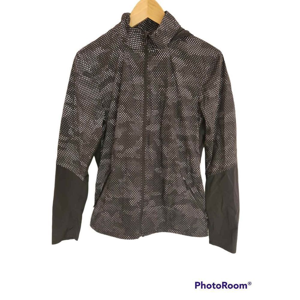 Rare 2020 Lululemon Seawheeze
High Tempo Camo Reflective
Windbreaker Mens Small